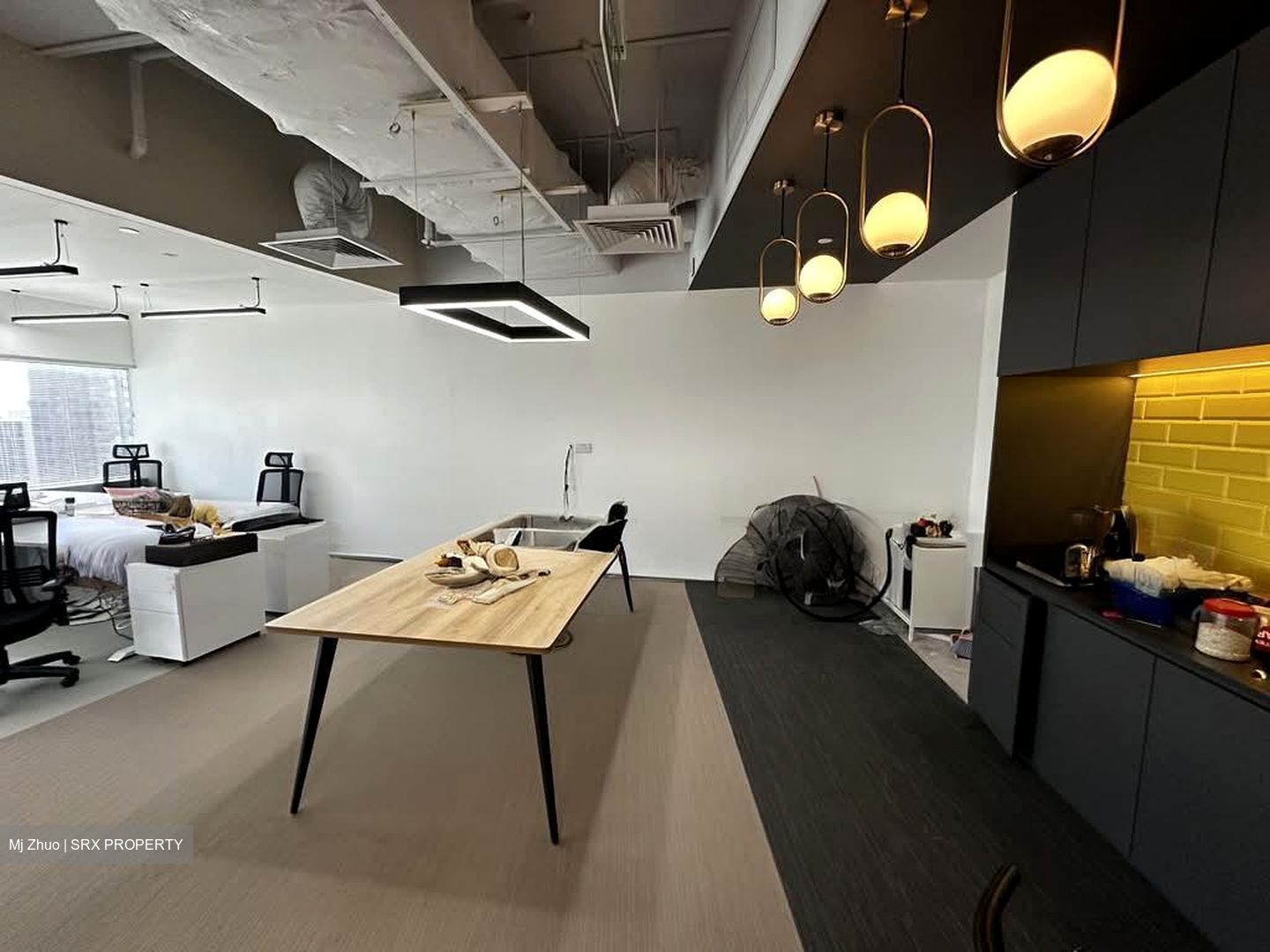Gateway East (D7), Office #544178041